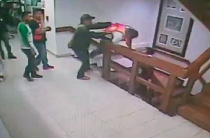 Presunto secuestrador se lanza por las escaleras de la SEIDO