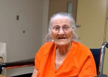 Arrestan a mujer de 94 años por no pagar el asilo