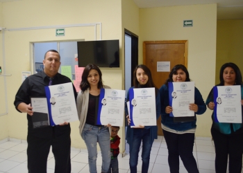 Entrega Insunte títulos a primera generación