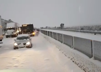 Continúan cierres carreteros en Coahuila y Nuevo León por nevadas
