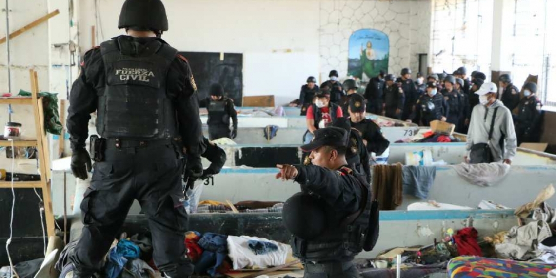 Tras riña, aseguran armas en el penal de Apodaca