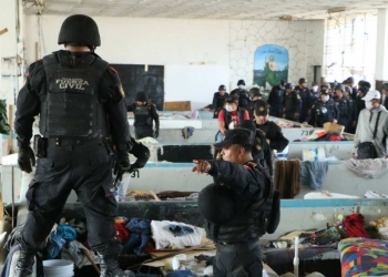 Tras riña, aseguran armas en el penal de Apodaca