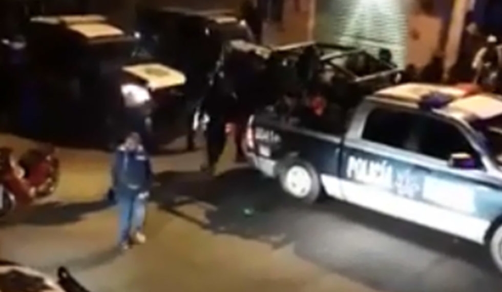 Disipan policías peregrinación a balazos