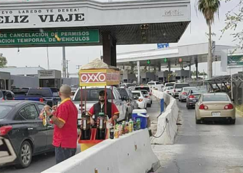 Sorprende ‘Oxxo’ en fila del Puente II de Nuevo Laredo