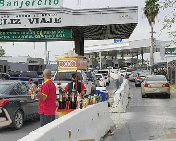 Sorprende ‘Oxxo’ en fila del Puente II de Nuevo Laredo