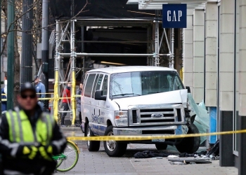 Camioneta arrolla a varias personas en Seattle; hay 6 heridos