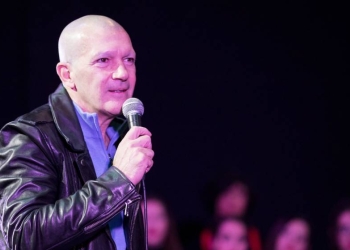 Antonio Banderas se queda sin pelo y sin cejas… y no está enfermo