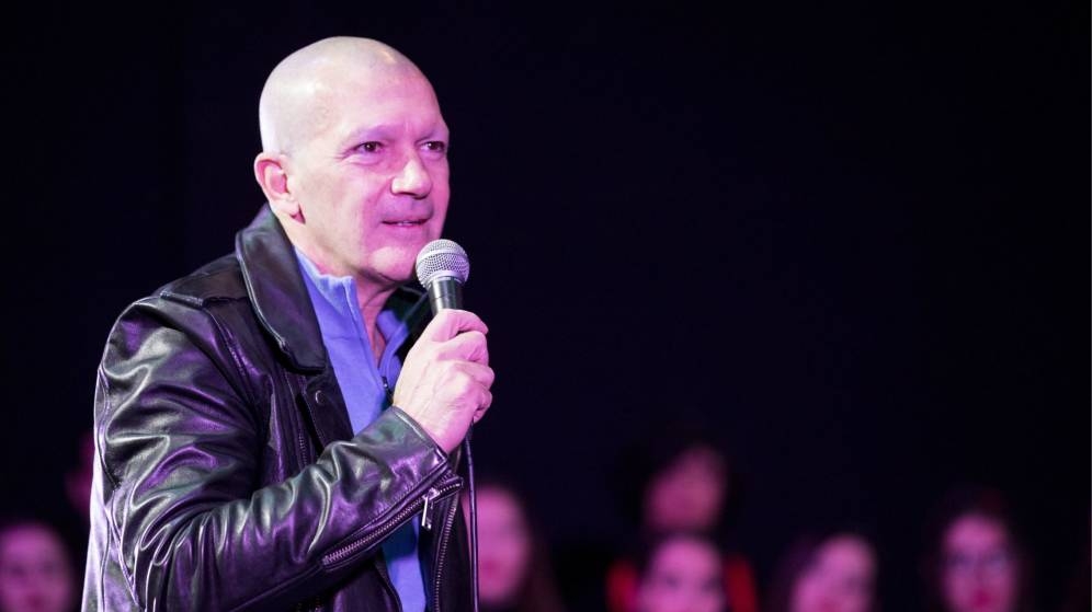 Antonio Banderas se queda sin pelo y sin cejas… y no está enfermo