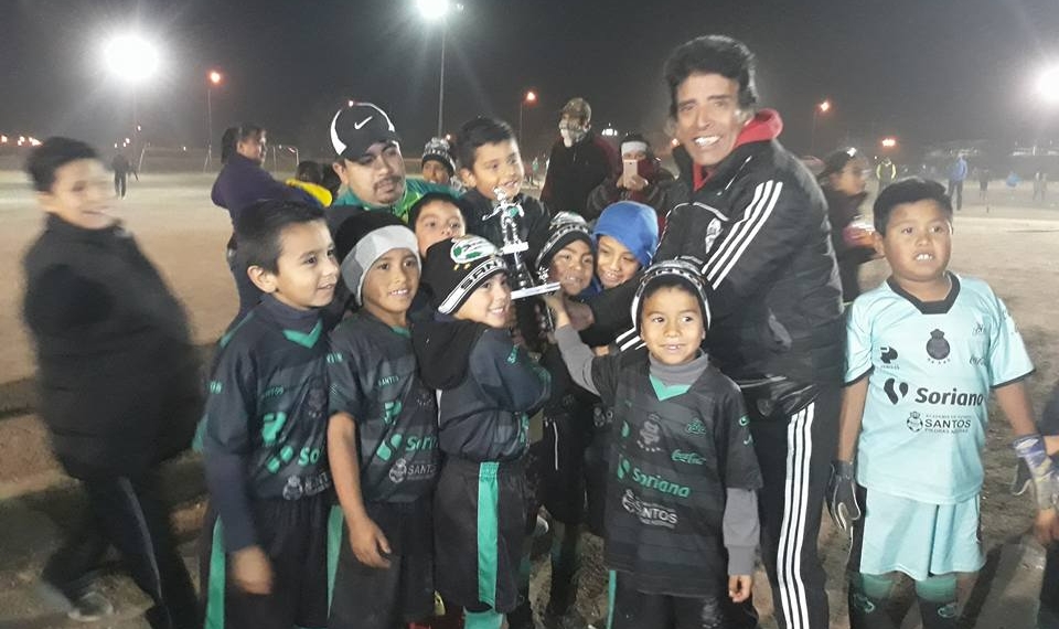 Academia Santos P.N campeón del fútbol 9