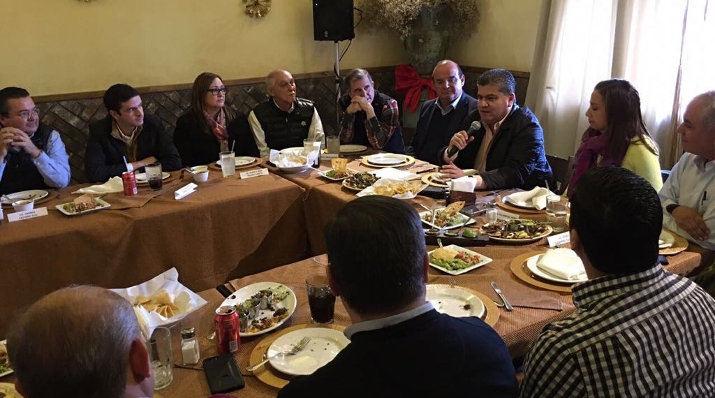 Sostiene Riquelme reunión con empresarios