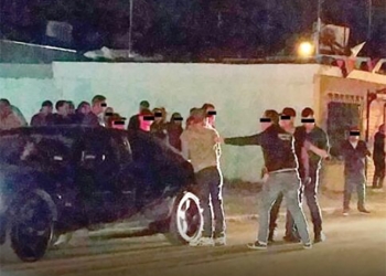 Con pistola en mano amenaza a jóvenes al exterior de un antro