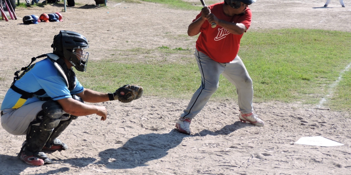 Acereros continúa en la punta del béisbol master de veteranos