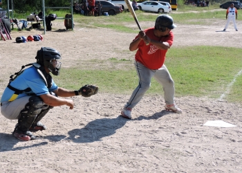 Acereros continúa en la punta del béisbol master de veteranos