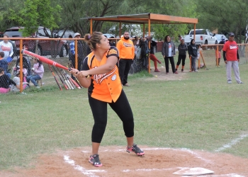 Se aproxima la temporada del softbol femenil del sector sur