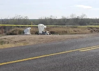 Localizan tres personas sin vida a la orilla de la carretera
