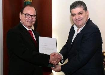 Riquelme nombra a Roberto Bernal como secretario de salud
