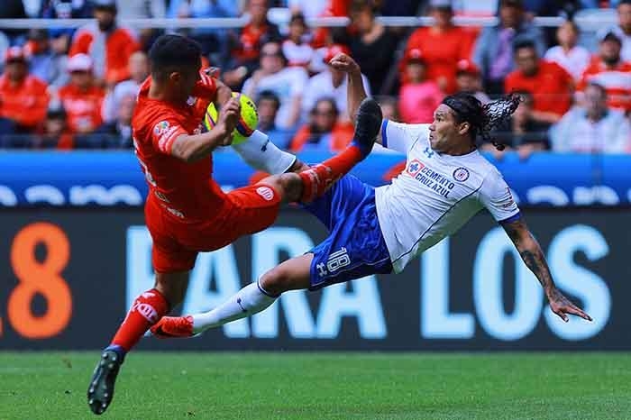 Toluca y Cruz Azul equilibran fuerzas