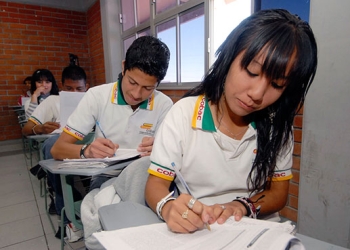 Buscan que jóvenes culminen estudios de preparatoria