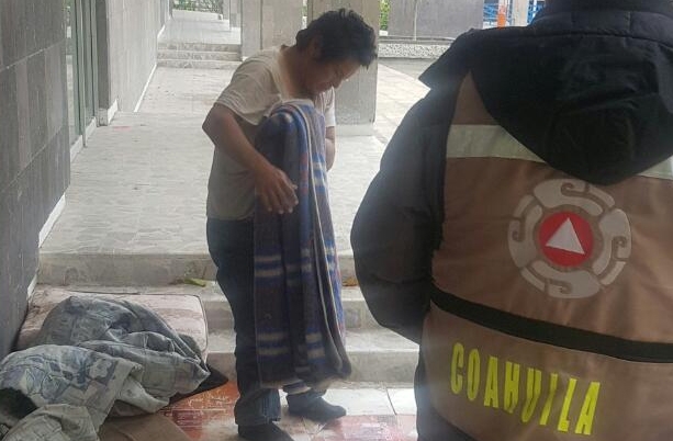 Atienden Protección Civil y Bomberos a personas vulnerables