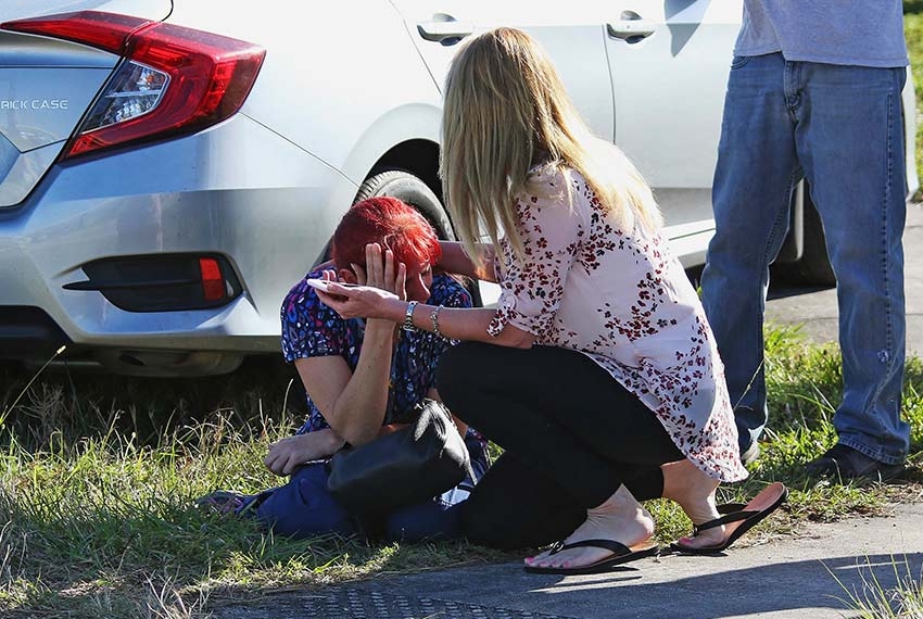 Reportan 17 muertos y 50 heridos por ataque en escuela de Florida