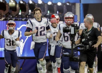 Ningún jugador se arrodilla durante el himno en el Super Bowl
