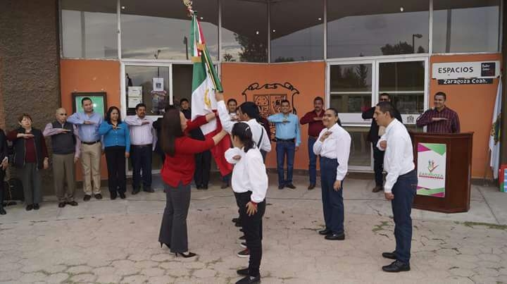 Angelita Flores encabeza Día de la Bandera