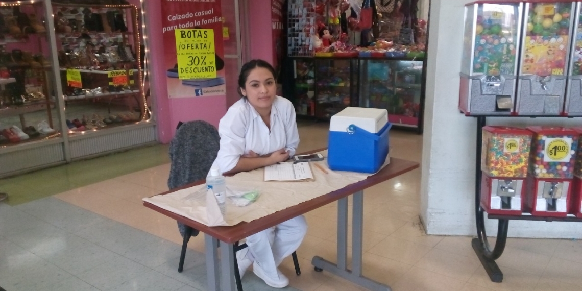 Instalan módulos de vacunación contra polio e influenza