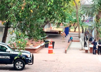 Muere niña en baños de primaria