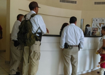 Denuncian a policías por abuso de autoridad y lesiones
