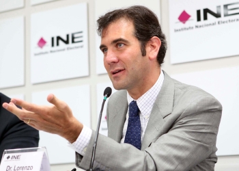 INE y Facebook firman convenio contra las “fake news”