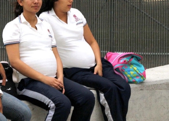 Continúa alto el número de embarazos en adolescentes