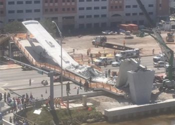 Colapsa puente peatonal en Florida, ‘sepulta’ a 8 autos
