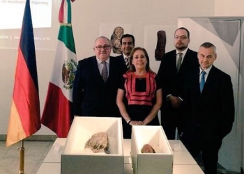 Alemania devuelve a México dos piezas olmecas