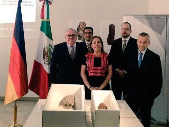 Alemania devuelve a México dos piezas olmecas