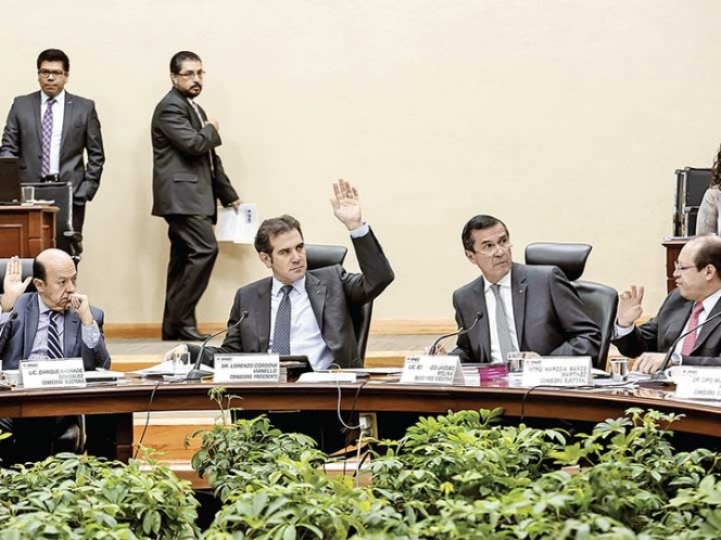 Multan a MC y PRI por filtrar lista nominal; a presidenciables