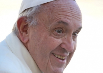 Revela Papa Francisco que sufre de cataratas; prevé operarse