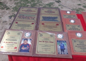 “Honor a quien honor merece” en la liga varonil de softbol A.C
