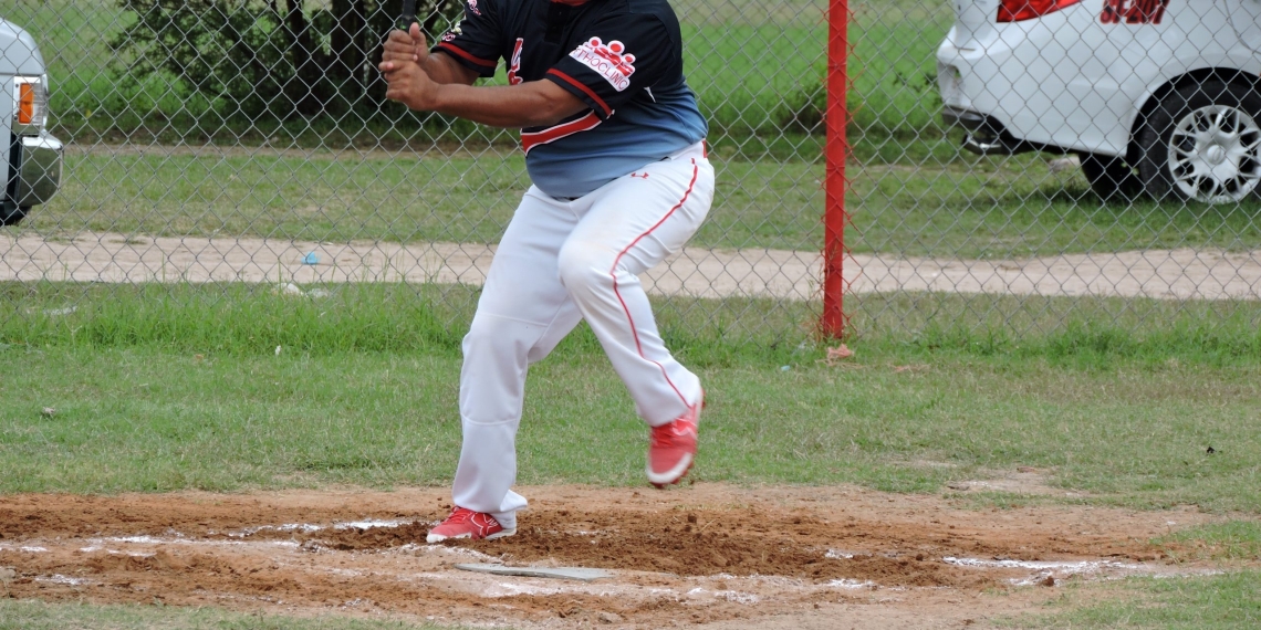 Expos y diablos en la cima del béisbol de tercera fuerza A.C