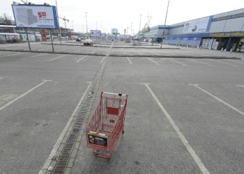 Ley obliga a tiendas a cerrar los domingos para que sus empleados descansen