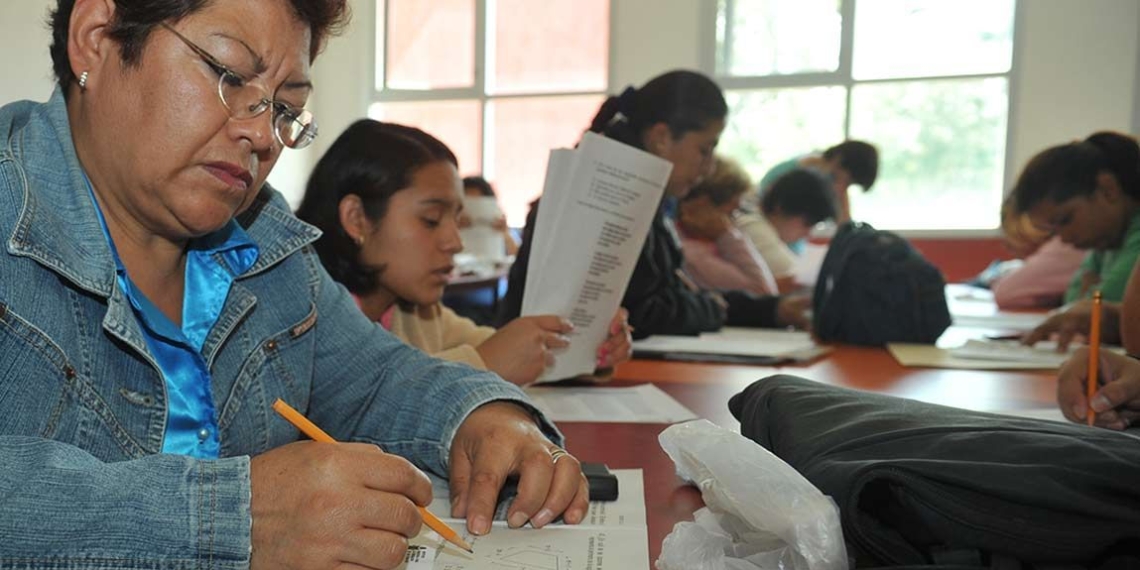 Educación para Adultos atiende a más de un millón de personas