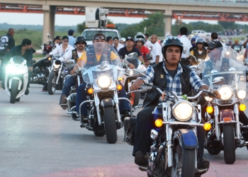 Clubes de motociclistas recaban fondos para niños con discapacidades