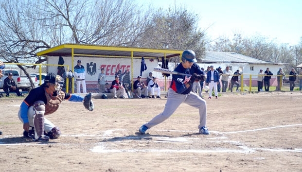 Acereros y río bravo en la final del béisbol máster