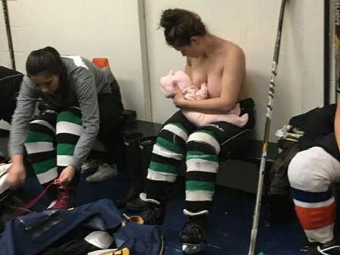 Jugadora amamanta a su hijo en el medio tiempo