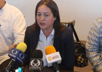 Realizan rueda de prensa representantes de Morena, PES y PT
