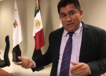 Regidor ofrece disculpas y solicita licencia