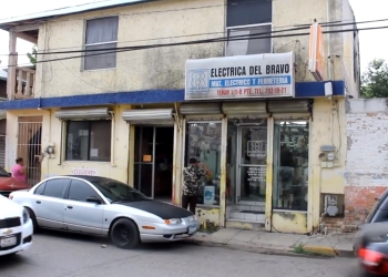 Investigan asalto cometido a negocio