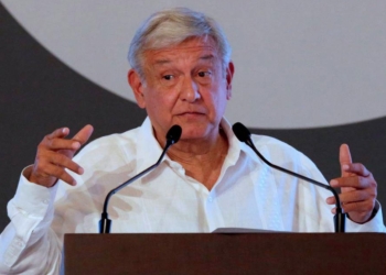 Ordenan a Morena retiro de tres spots de López Obrador