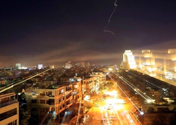 Bombardean sitios químicos en Damasco