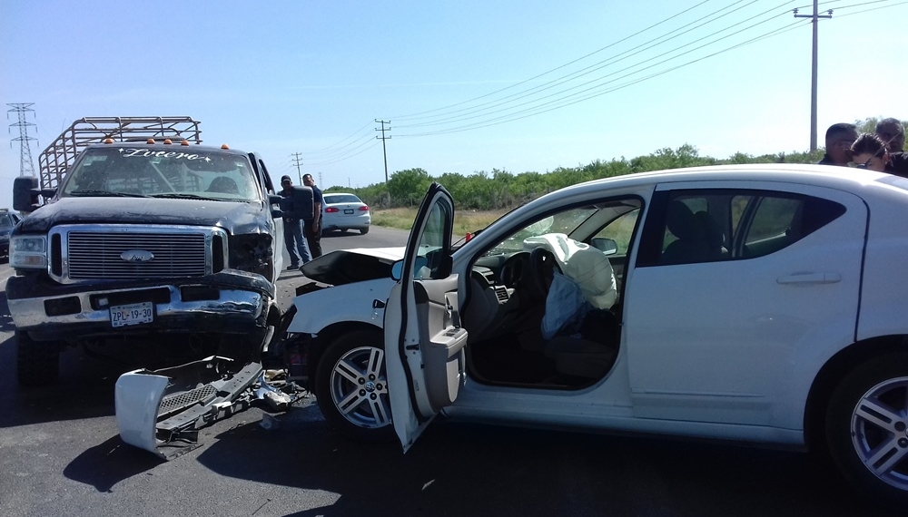 Se registra choque en carretera; una unidad transportaba un bebé muerto
