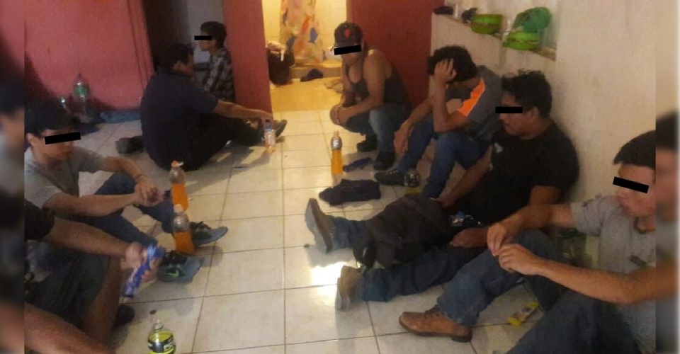 Rescatan a 13 indocumentados secuestrados en una papelería